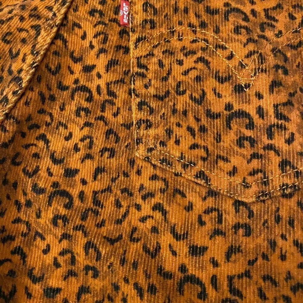 Levi's Premium Wedgie Straight Button Fly Leopard Rust Brown Corduroy Pants 26 - Picture 8 of 10
